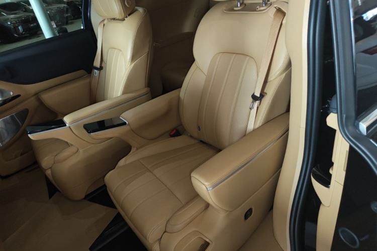 Used VOYAH Dream 2025 PHEV Four-Wheel Drive Prestige Qiankun Edition Left Rear Seat