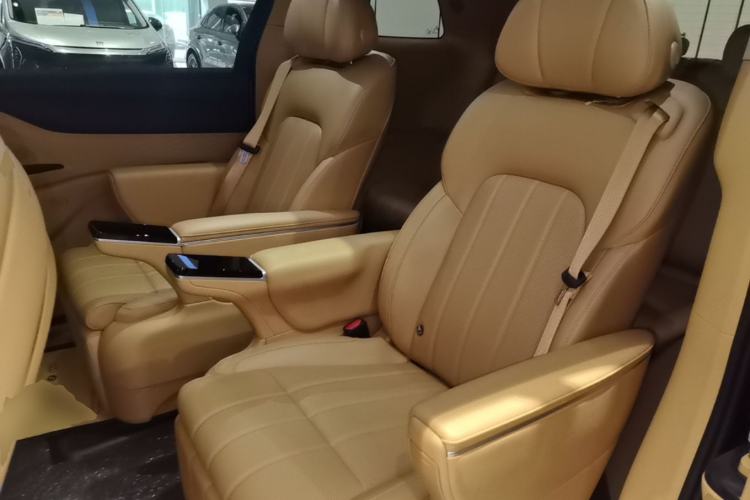Used VOYAH Dream 2025 PHEV Four-Wheel Drive Excellence Qiankun Edition Left Rear Seat
