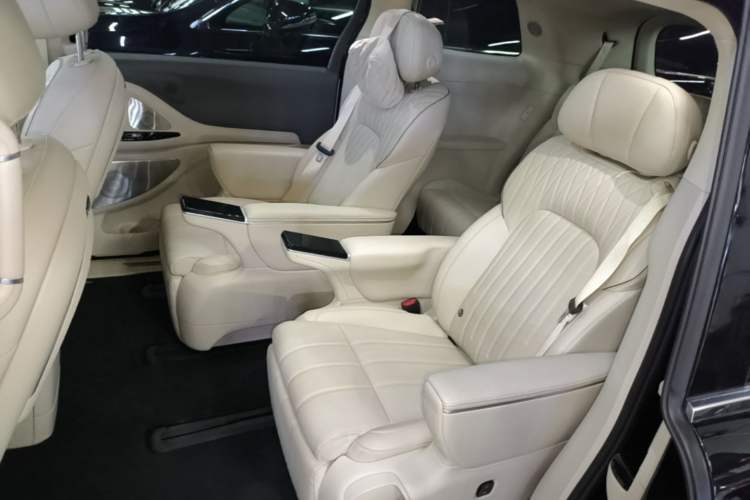 Used VOYAH Dream 2025 PHEV Four-Wheel-Drive Flagship Kunpeng Edition Left Rear Seat
