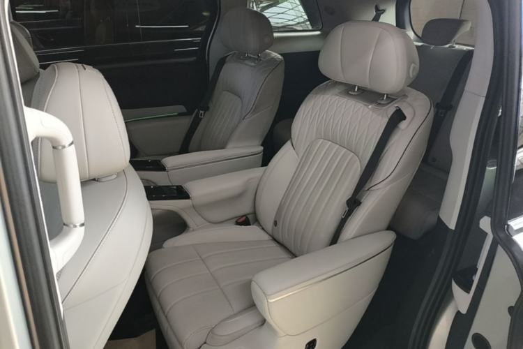Used VOYAH Dream 2025 PHEV Four-Wheel-Drive Flagship Version – Qiankun Edition Left Rear Seat