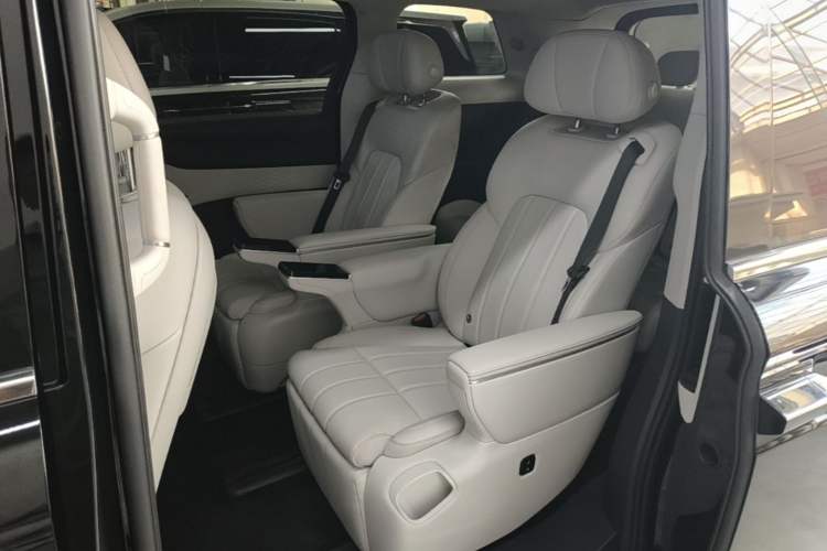 Used VOYAH Dream 2025 PHEV Four-Wheel Drive Excellence Qiankun Edition Left Rear Seat