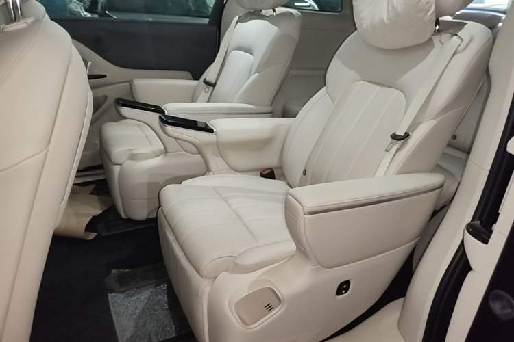 Used VOYAH Dream 2025 PHEV Four-Wheel Drive Prestige Kunpeng Edition Left Rear Seat