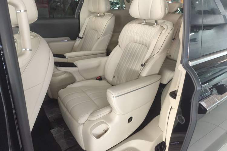 Used VOYAH Dream 2025 PHEV Four-Wheel-Drive Flagship Kunpeng Edition Left Rear Seat