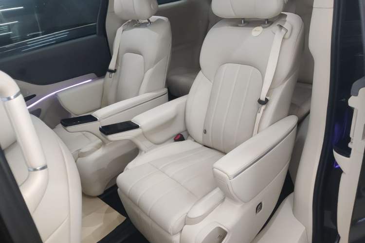 Used VOYAH Dream 2025 PHEV Four-Wheel Drive Prestige Kunpeng Edition Left Rear Seat