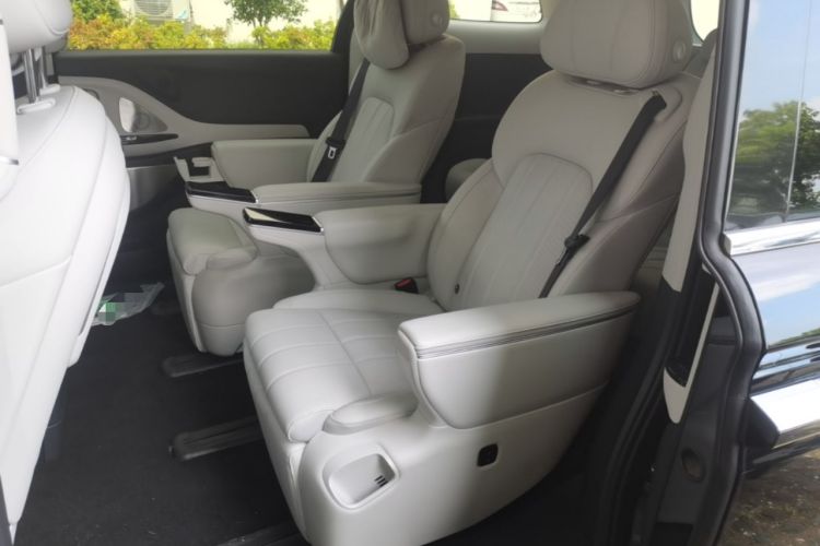 Used VOYAH Dream 2025 PHEV Four-Wheel Drive Prestige Qiankun Edition Left Rear Seat