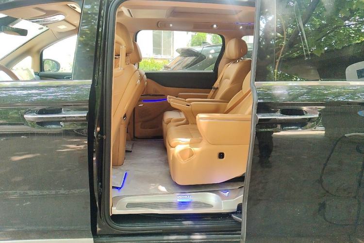 Used VOYAH Dream 2025 PHEV Four-Wheel Drive Excellence Kunpeng Edition Left Rear Seat