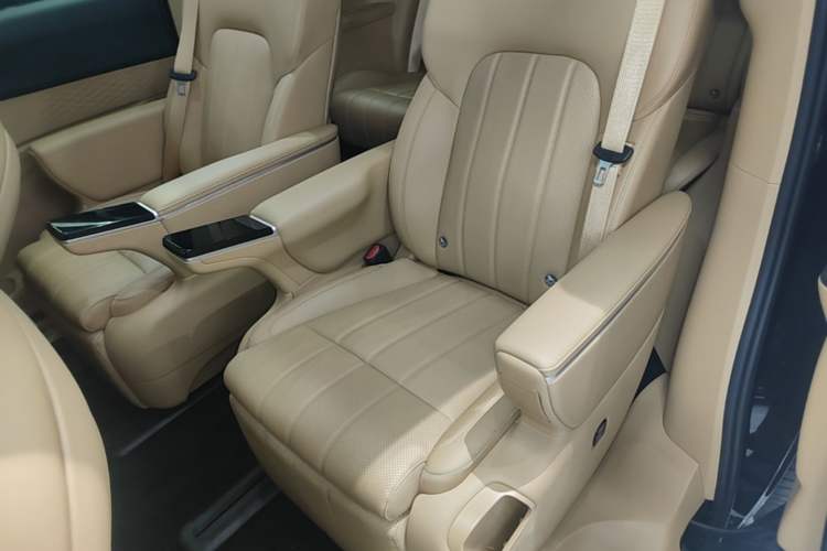 Used VOYAH Dream 2025 PHEV Four-Wheel Drive Excellence Qiankun Edition Left Rear Seat