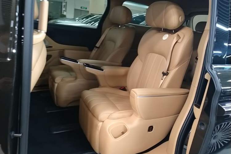 Used VOYAH Dream 2025 PHEV Four-Wheel Drive Prestige Kunpeng Edition Left Rear Seat