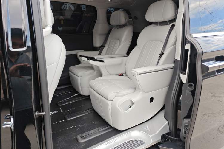 Used VOYAH Dream 2025 PHEV Four-Wheel Drive Prestige Kunpeng Edition Left Rear Seat