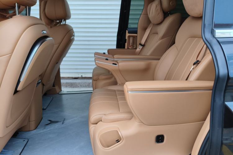 Used VOYAH Dream 2025 PHEV Four-Wheel Drive Prestige Qiankun Edition Left Rear Seat