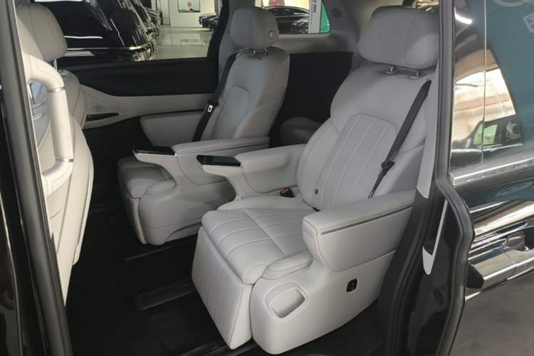 Used VOYAH Dream 2025 PHEV Four-Wheel Drive Excellence Qiankun Edition Left Rear Seat