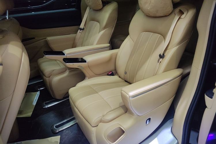 Used VOYAH Dream 2025 PHEV Four-Wheel Drive Excellence Kunpeng Edition Left Rear Seat