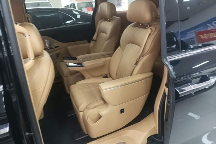 Used VOYAH Dream 2025 PHEV Four-Wheel-Drive Flagship Kunpeng Edition Left Rear Seat