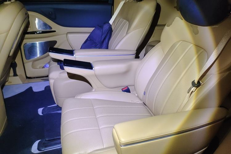 Used VOYAH Dream 2025 EV Four-Wheel Drive Prestige Qiankun Edition Left Rear Seat