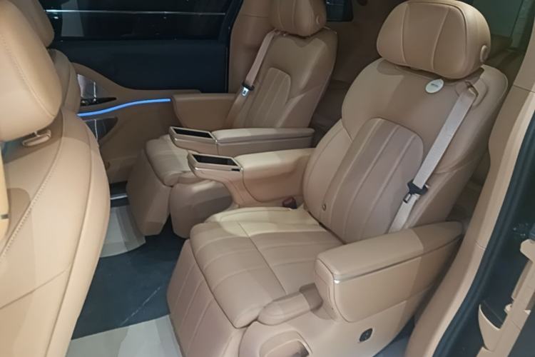 Used VOYAH Dream 2025 PHEV Four-Wheel Drive Prestige Kunpeng Edition Left Rear Seat