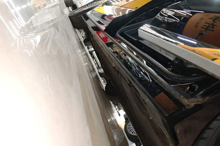Used VOYAH Dream 2025 PHEV Four-Wheel Drive Prestige Qiankun Edition Left Side Sill