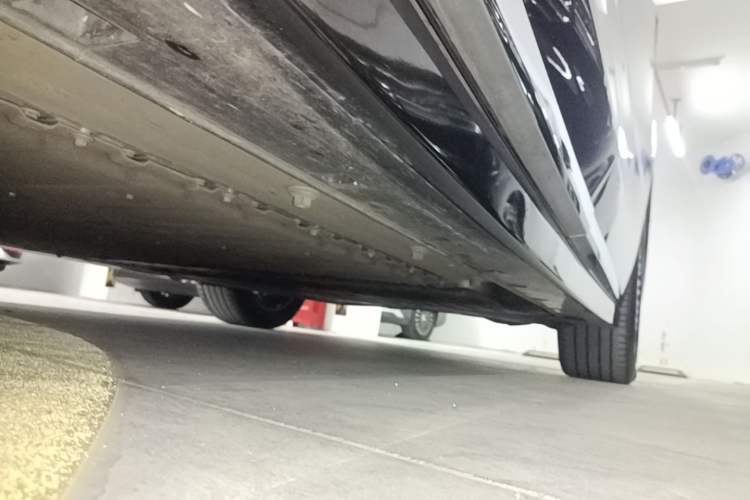 Used VOYAH Dream 2025 PHEV Four-Wheel-Drive Flagship Kunpeng Edition Left Side Sill