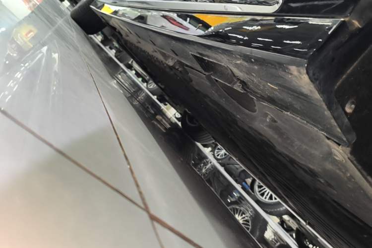 Used VOYAH Dream 2025 PHEV Four-Wheel-Drive Flagship Kunpeng Edition Left Side Sill
