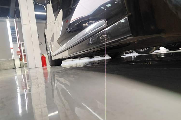 Used VOYAH Dream 2025 PHEV Four-Wheel-Drive Flagship Kunpeng Edition Left Side Sill