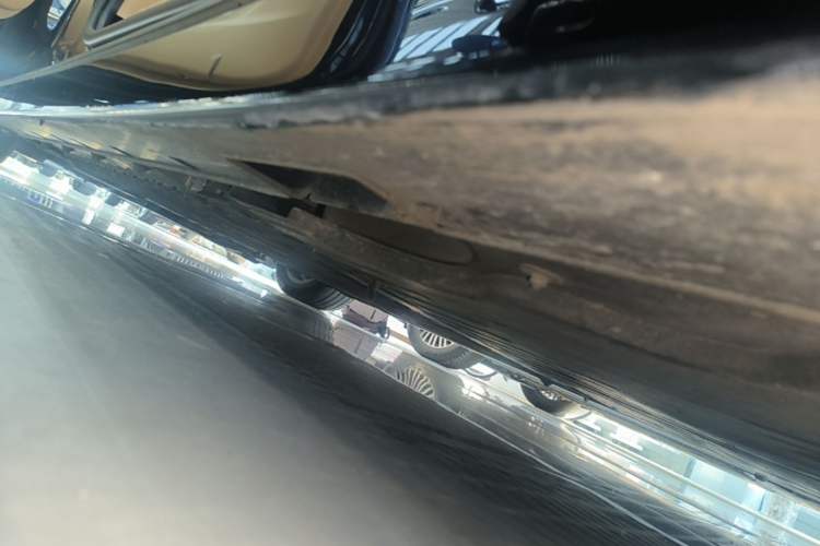 Used VOYAH Dream 2025 PHEV Four-Wheel-Drive Flagship Kunpeng Edition Left Side Sill
