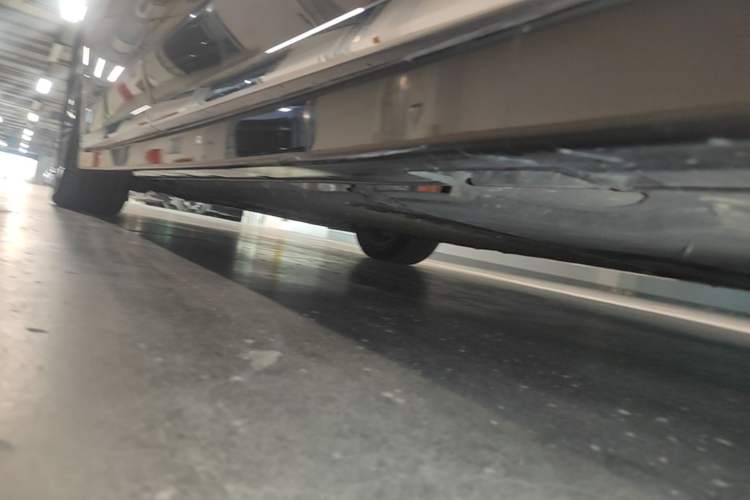 Used VOYAH Dream 2025 PHEV Four-Wheel-Drive Flagship Kunpeng Edition Left Side Sill