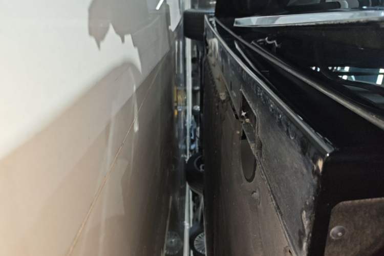 Used VOYAH Dream 2025 PHEV Four-Wheel Drive Prestige Qiankun Edition Left Side Sill