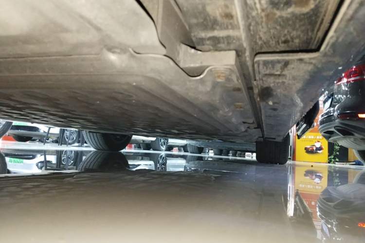 Used VOYAH Dream 2025 PHEV Four-Wheel Drive Prestige Kunpeng Edition Left Side Sill