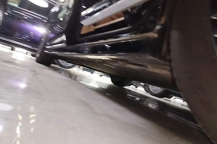 Used VOYAH Dream 2025 PHEV Four-Wheel-Drive Flagship Kunpeng Edition Left Side Sill