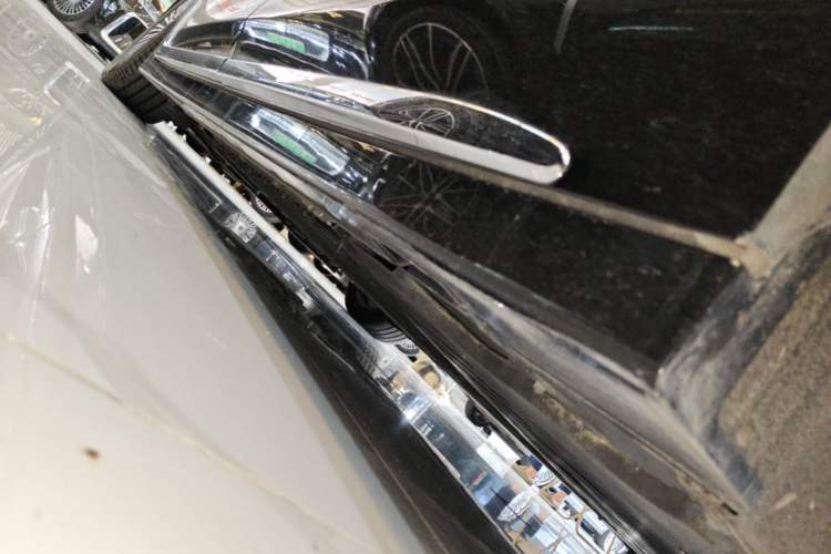 Used VOYAH Dream 2025 PHEV Four-Wheel-Drive Flagship Kunpeng Edition Left Side Sill