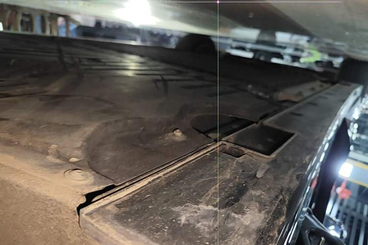 Used VOYAH Dream 2025 PHEV Four-Wheel Drive Prestige Kunpeng Edition Left Side Sill
