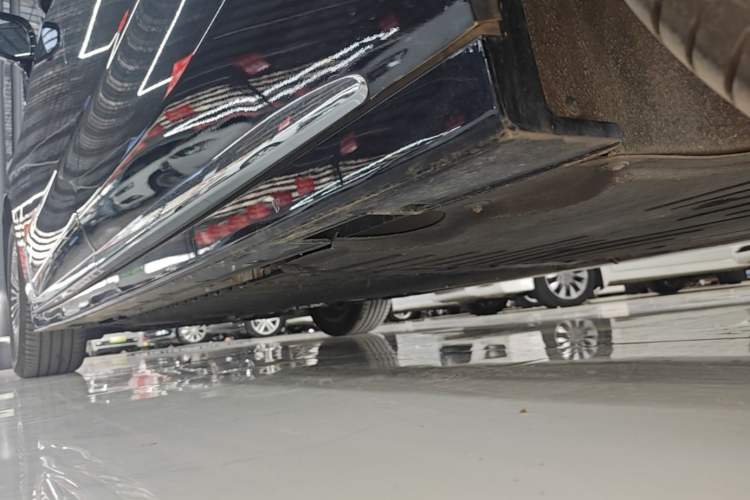 Used VOYAH Dream 2025 PHEV Four-Wheel Drive Prestige Kunpeng Edition Left Side Sill