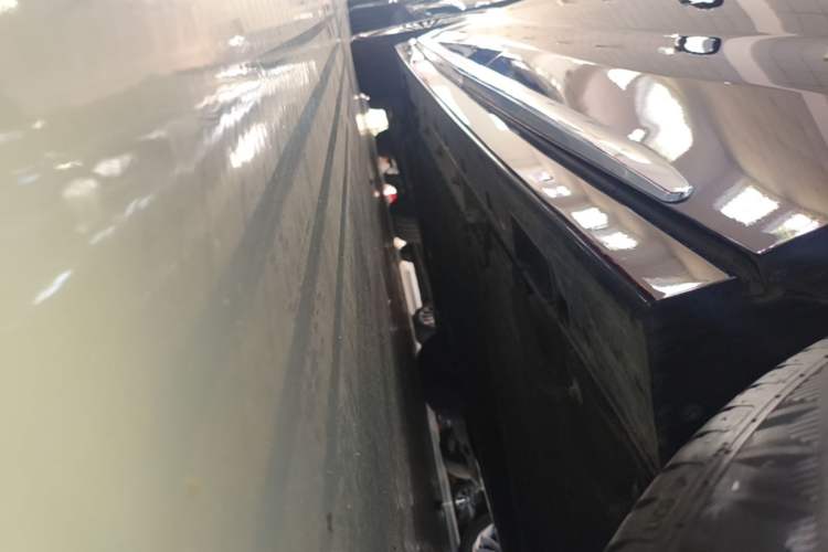 Used VOYAH Dream 2025 PHEV Four-Wheel Drive Prestige Kunpeng Edition Left Side Sill