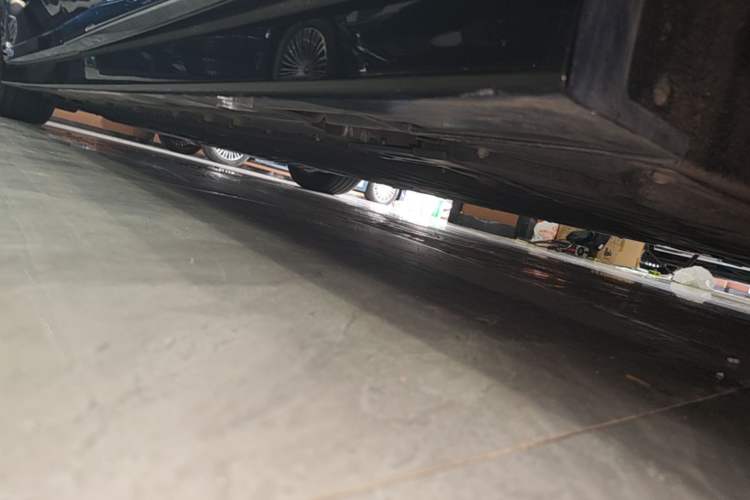 Used VOYAH Dream 2025 EV Four-Wheel-Drive Flagship Qiankun Version Left Side Sill