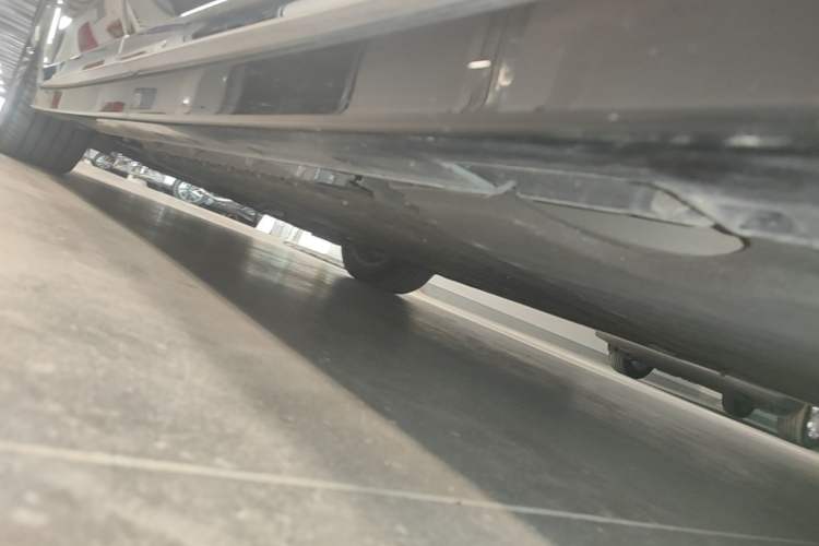 Used VOYAH Dream 2025 PHEV Four-Wheel Drive Excellence Qiankun Edition Left Side Sill