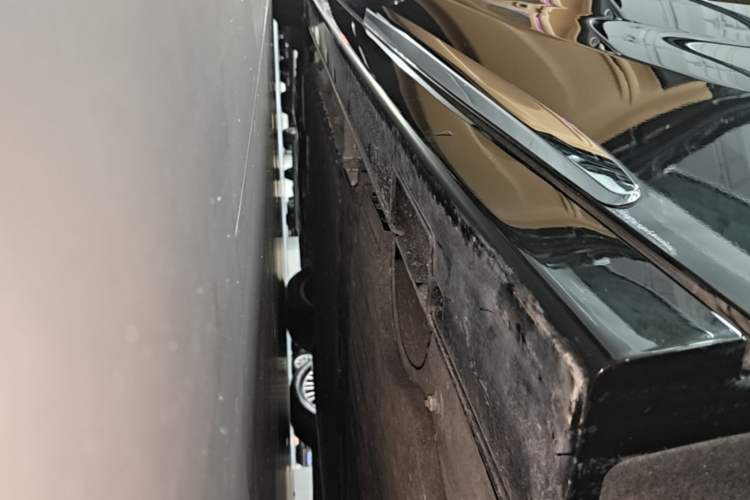 Used VOYAH Dream 2025 PHEV Four-Wheel-Drive Flagship Kunpeng Edition Left Side Sill