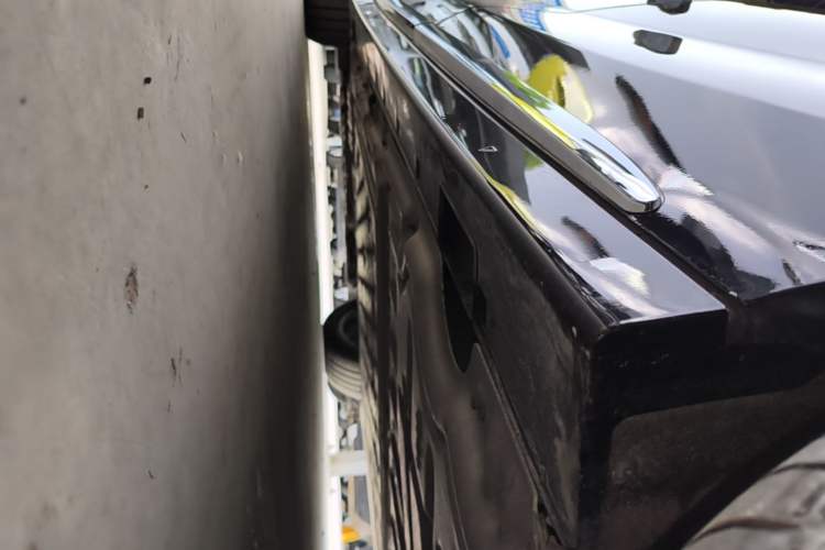 Used VOYAH Dream 2025 PHEV Four-Wheel Drive Prestige Kunpeng Edition Left Side Sill