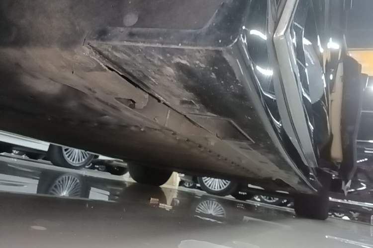 Used VOYAH Dream 2025 PHEV Four-Wheel Drive Prestige Kunpeng Edition Left Side Sill
