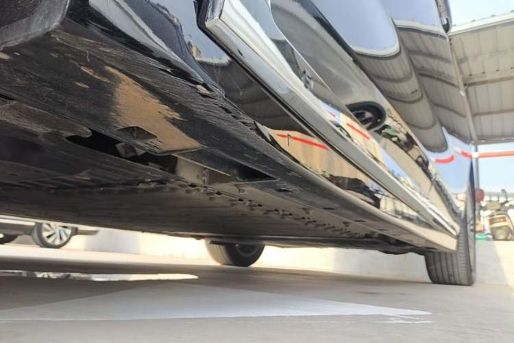 Used VOYAH Dream 2025 PHEV Four-Wheel Drive Prestige Kunpeng Edition Left Side Sill