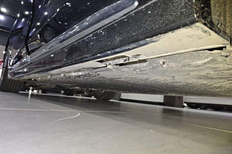 Used VOYAH Dream 2025 PHEV Four-Wheel Drive Prestige Kunpeng Edition Left Side Sill
