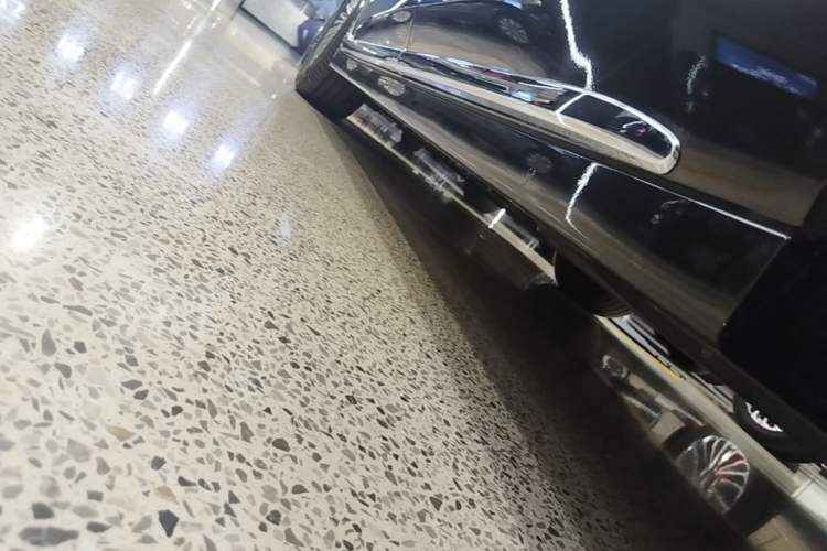 Used VOYAH Dream 2025 PHEV Four-Wheel-Drive Flagship Kunpeng Edition Left Side Sill