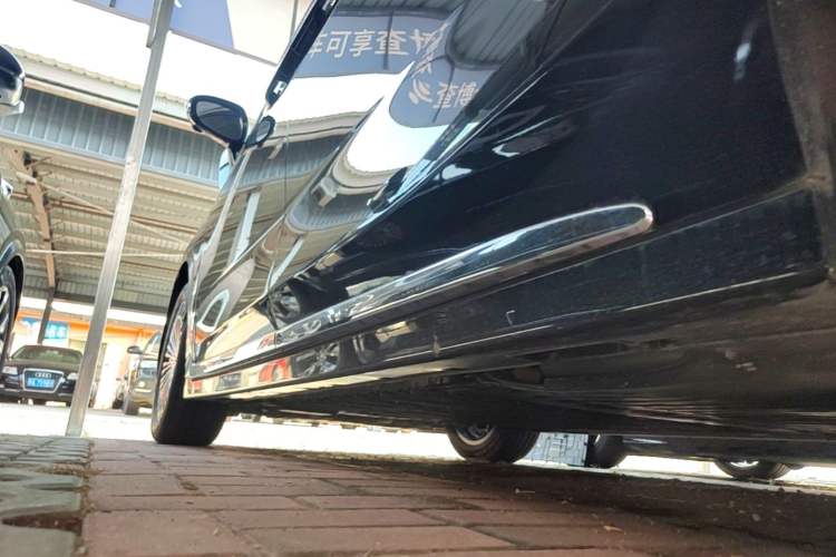 Used VOYAH Dream 2025 PHEV Four-Wheel-Drive Flagship Kunpeng Edition Left Side Sill