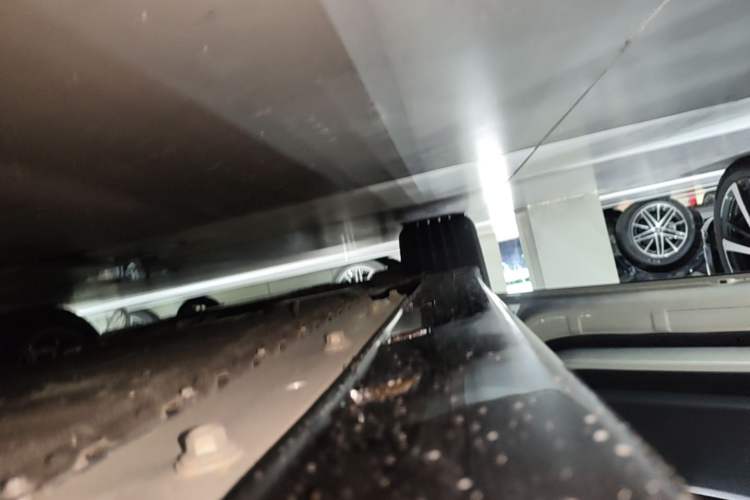 Used VOYAH Dream 2025 PHEV Four-Wheel-Drive Flagship Version – Qiankun Edition Left Side Sill
