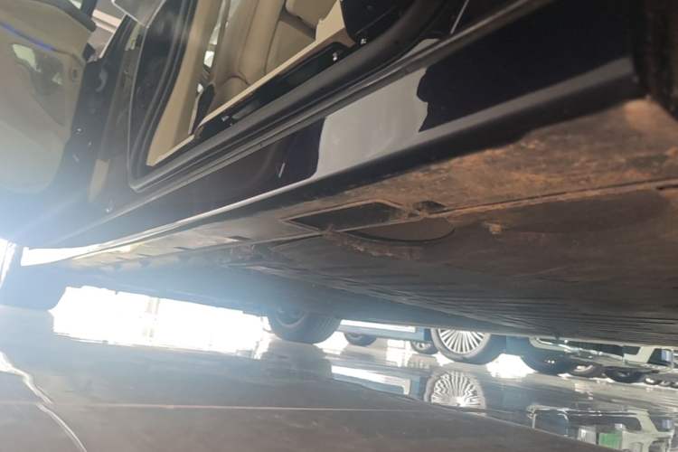 Used VOYAH Dream 2025 PHEV Four-Wheel Drive Prestige Kunpeng Edition Left Side Sill