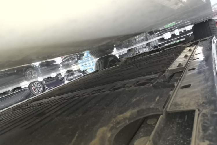 Used VOYAH Dream 2025 PHEV Four-Wheel-Drive Flagship Kunpeng Edition Left Side Sill