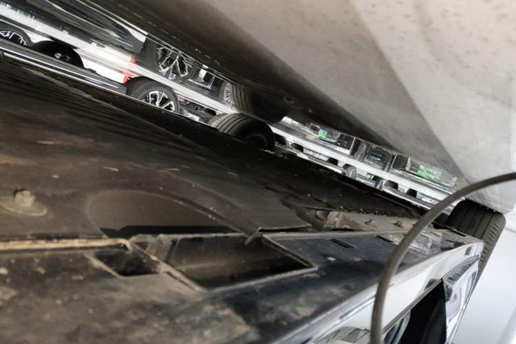 Used VOYAH Dream 2025 PHEV Four-Wheel-Drive Flagship Kunpeng Edition Left Side Sill