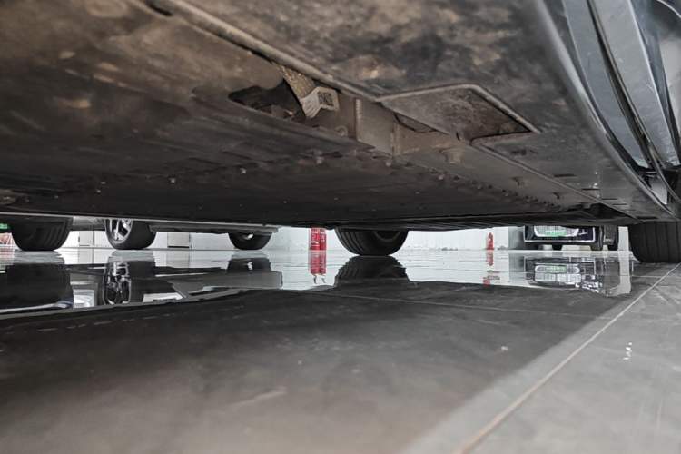 Used VOYAH Dream 2025 PHEV Four-Wheel-Drive Flagship Kunpeng Edition Left Side Sill