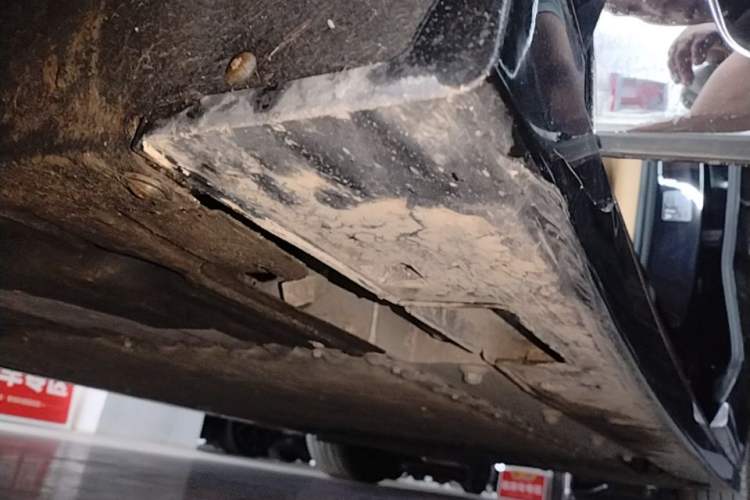 Used VOYAH Dream 2025 PHEV Four-Wheel-Drive Flagship Kunpeng Edition Left Side Sill