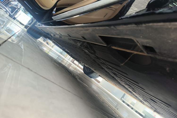 Used VOYAH Dream 2025 PHEV Four-Wheel-Drive Flagship Kunpeng Edition Left Side Sill