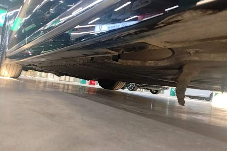 Used VOYAH Dream 2025 PHEV Four-Wheel-Drive Flagship Kunpeng Edition Left Side Sill
