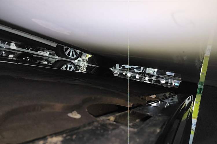 Used VOYAH Dream 2025 PHEV Four-Wheel Drive Prestige Kunpeng Edition Left Side Sill